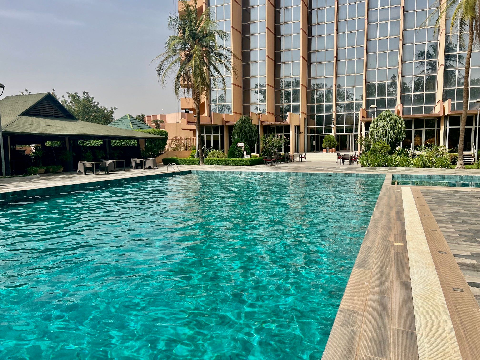 حوض السباحة