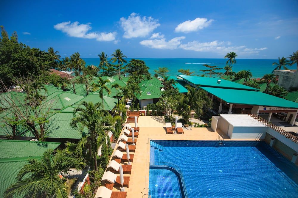 حوض السباحة