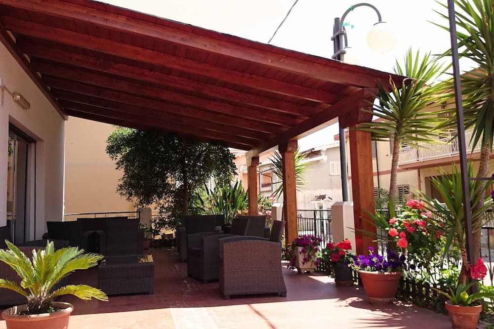 شرفة مرصوفة