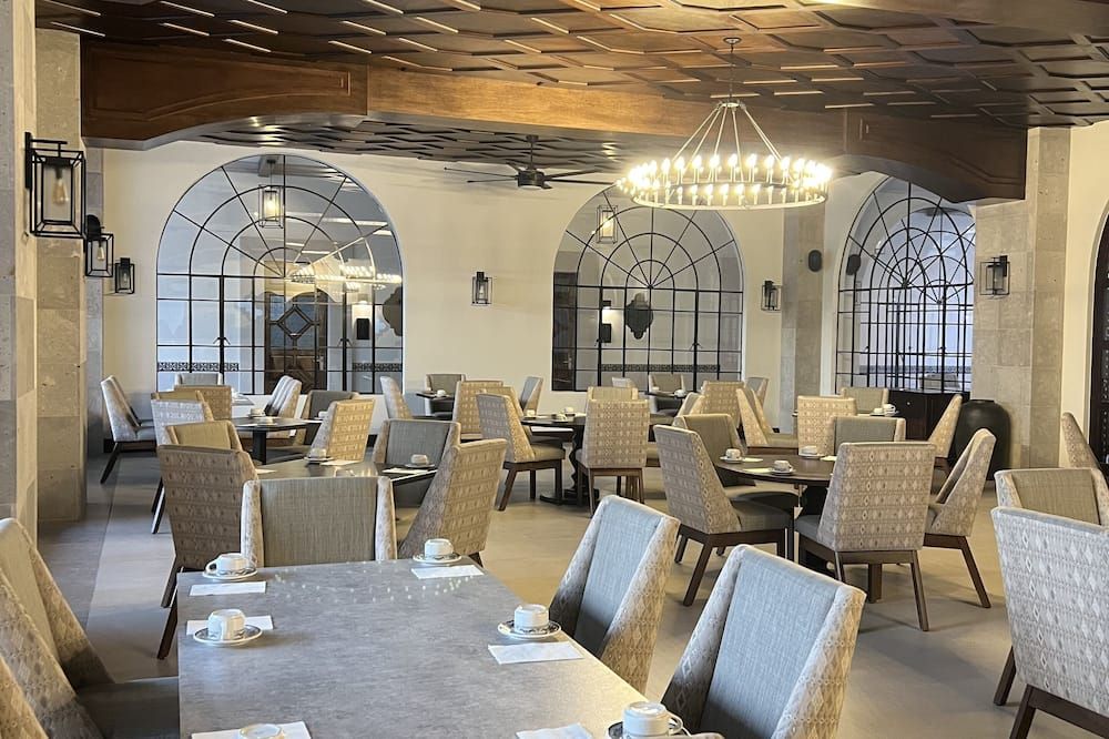 مطعم