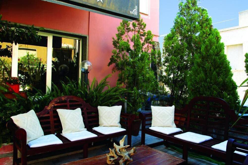 شرفة مرصوفة