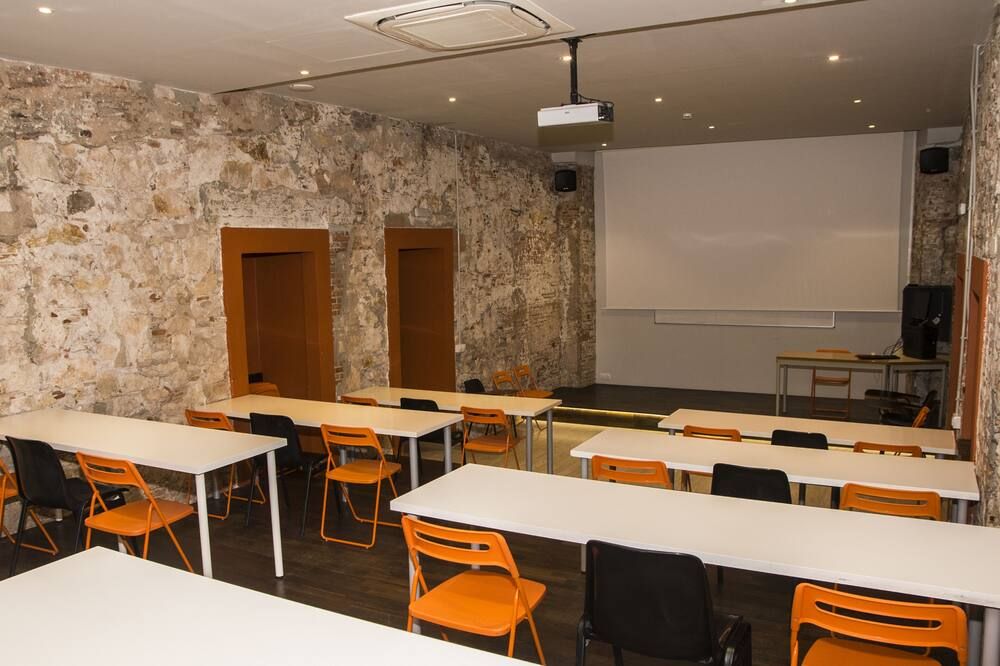 غرفة الاجتماعات