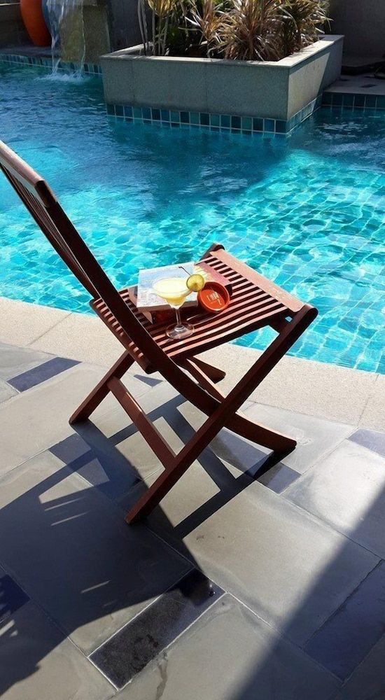 حوض السباحة صورة