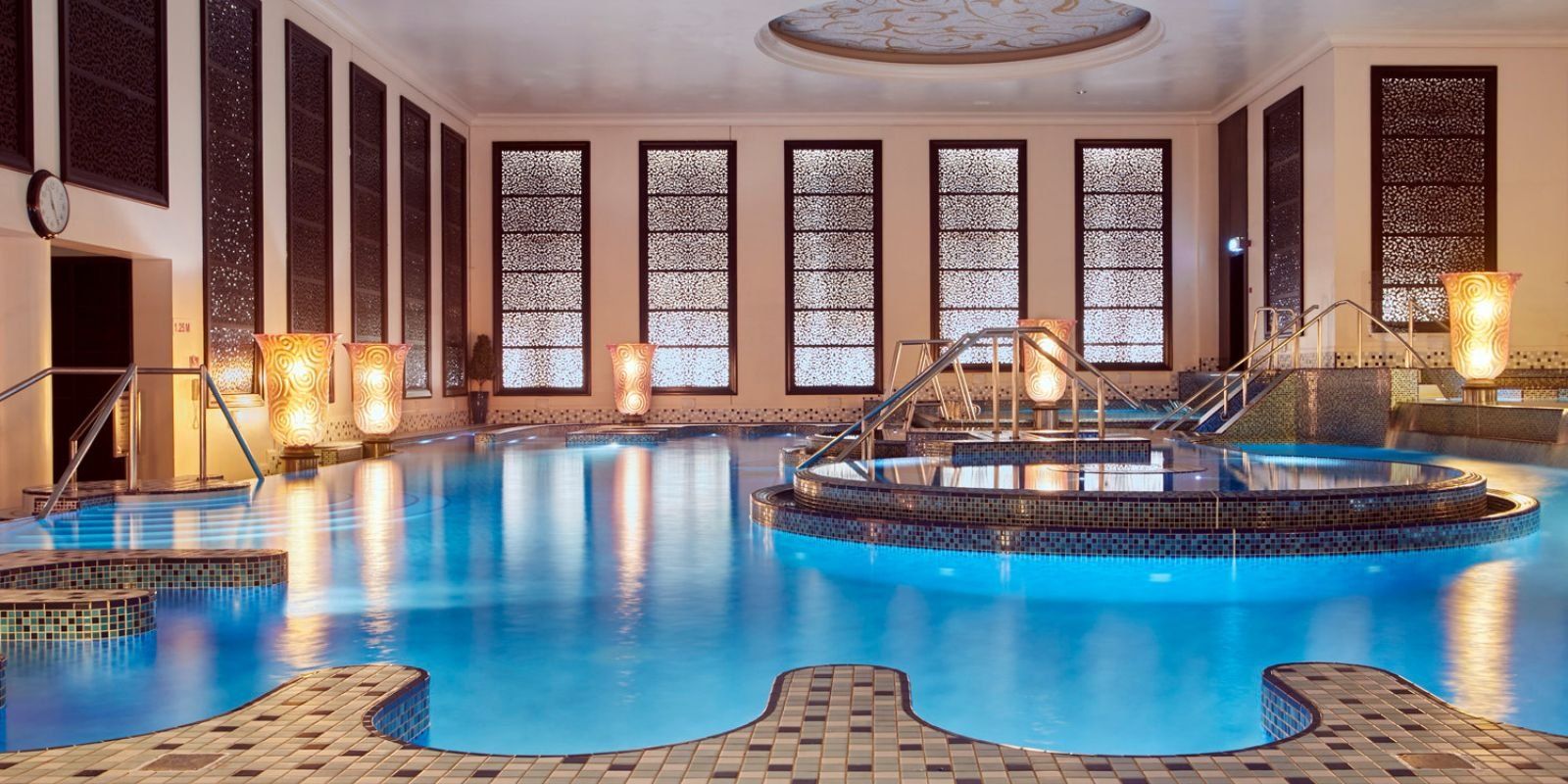 حوض السباحة صورة