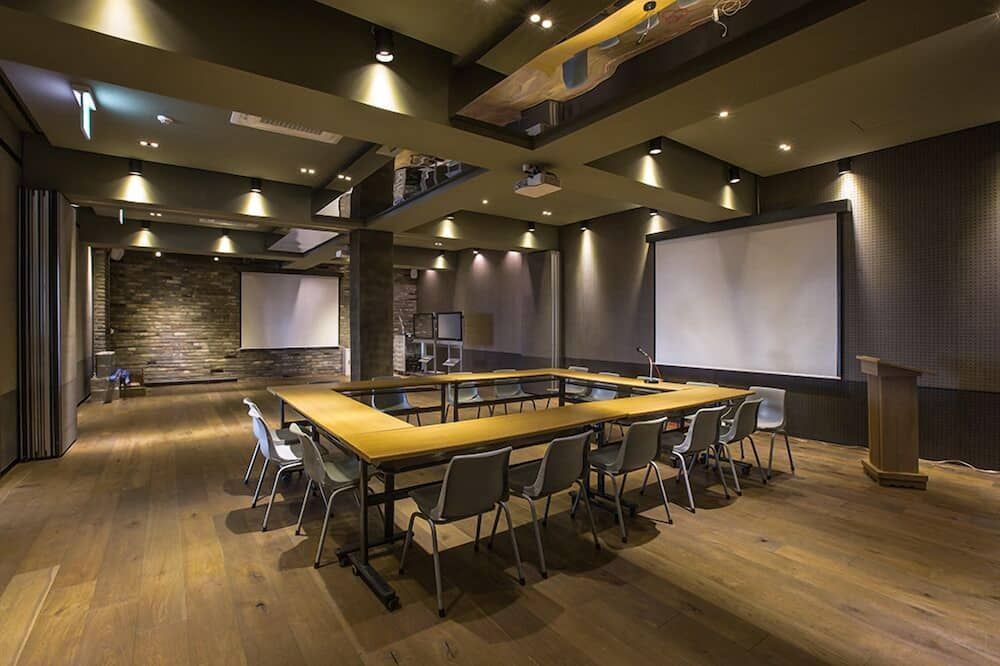 غرفة الاجتماعات