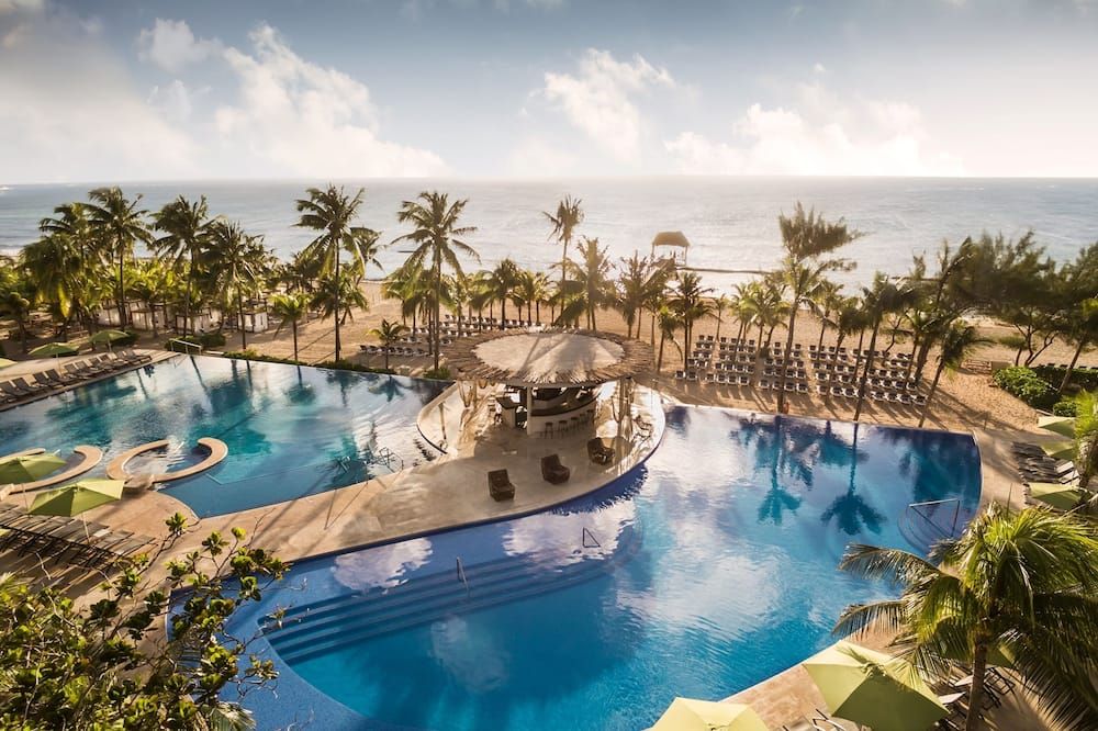 حوض السباحة