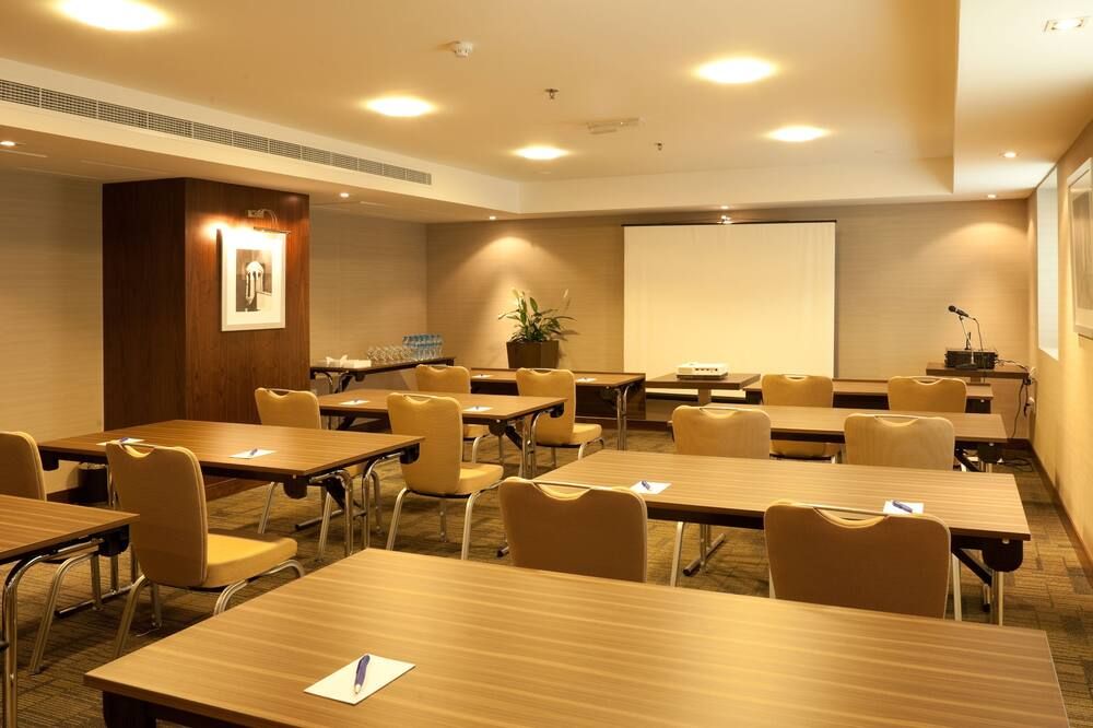 غرفة الاجتماعات