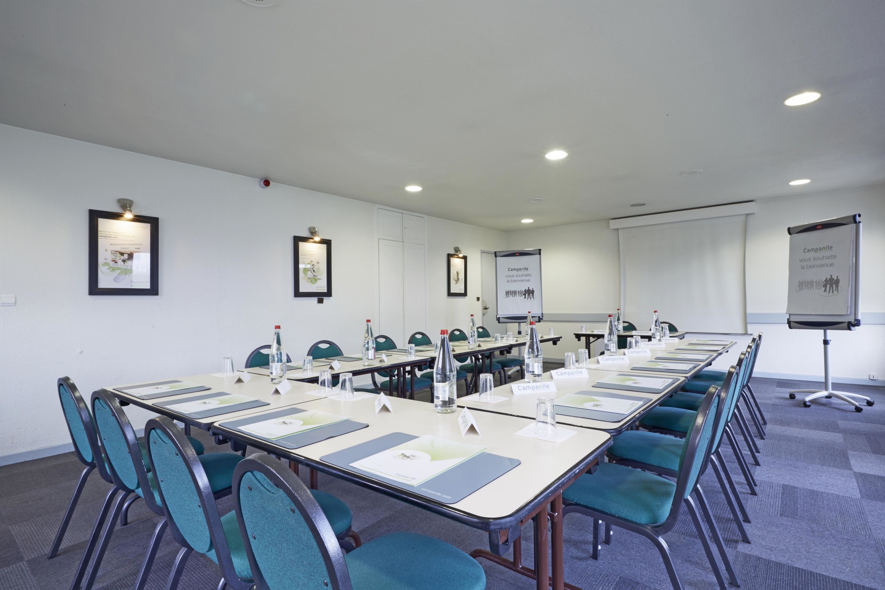 غرفة الاجتماعات