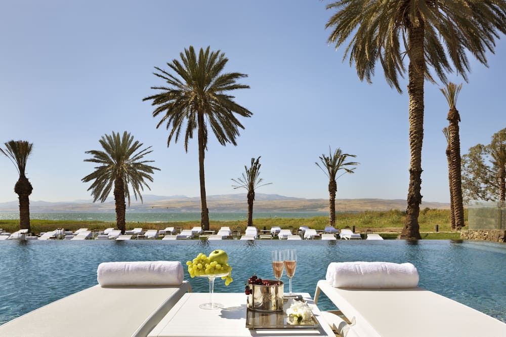 حوض السباحة صورة