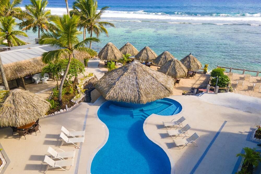 حوض السباحة