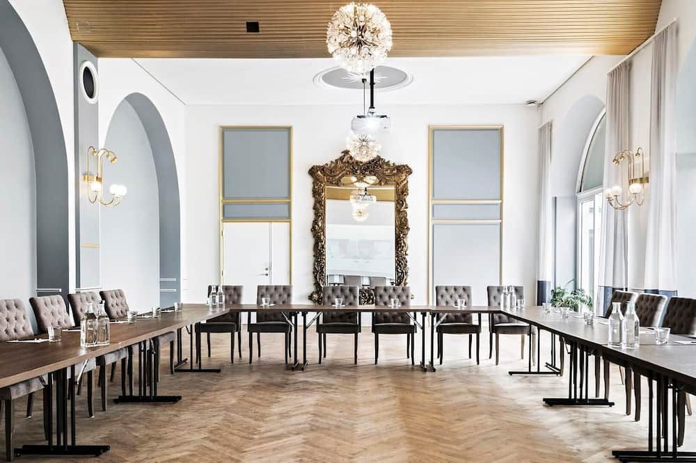 غرفة الاجتماعات