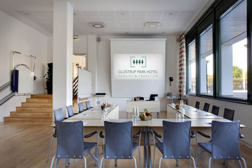 غرفة الاجتماعات