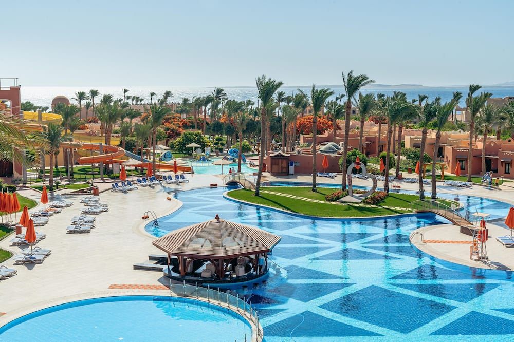 حوض السباحة