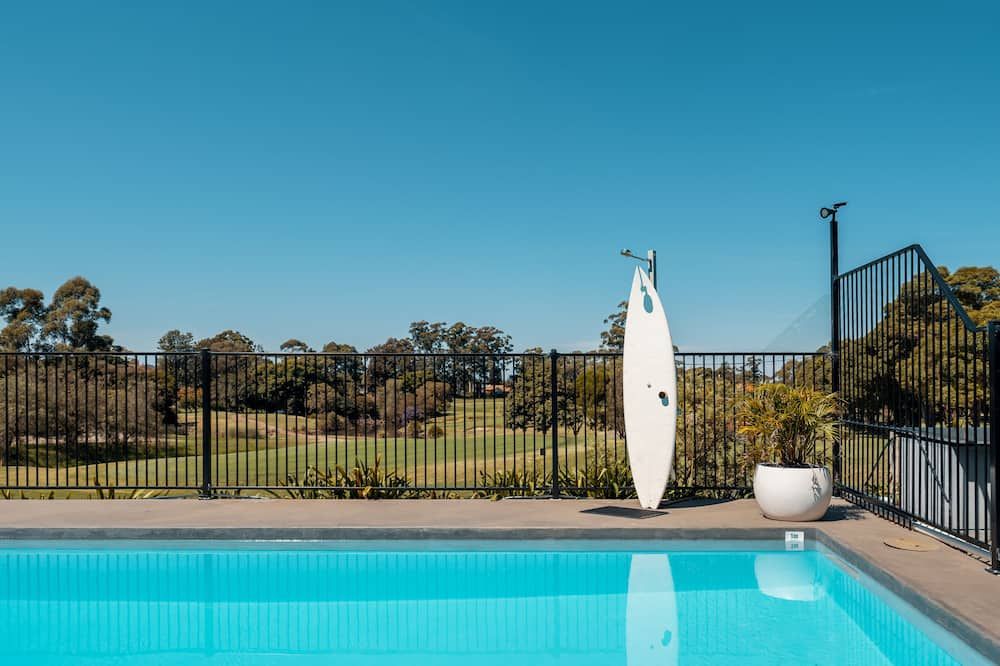 حوض السباحة صورة