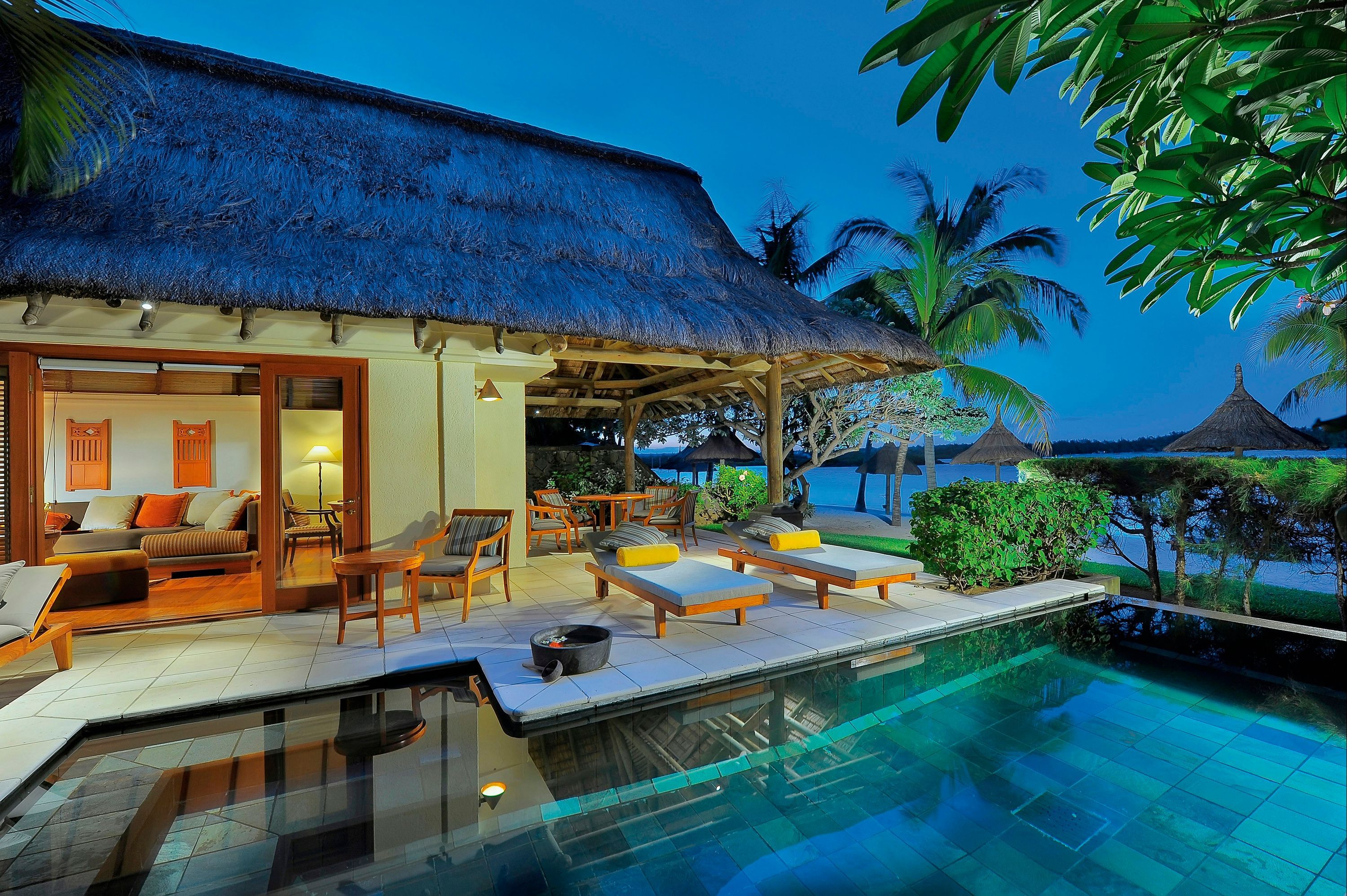 حوض السباحة