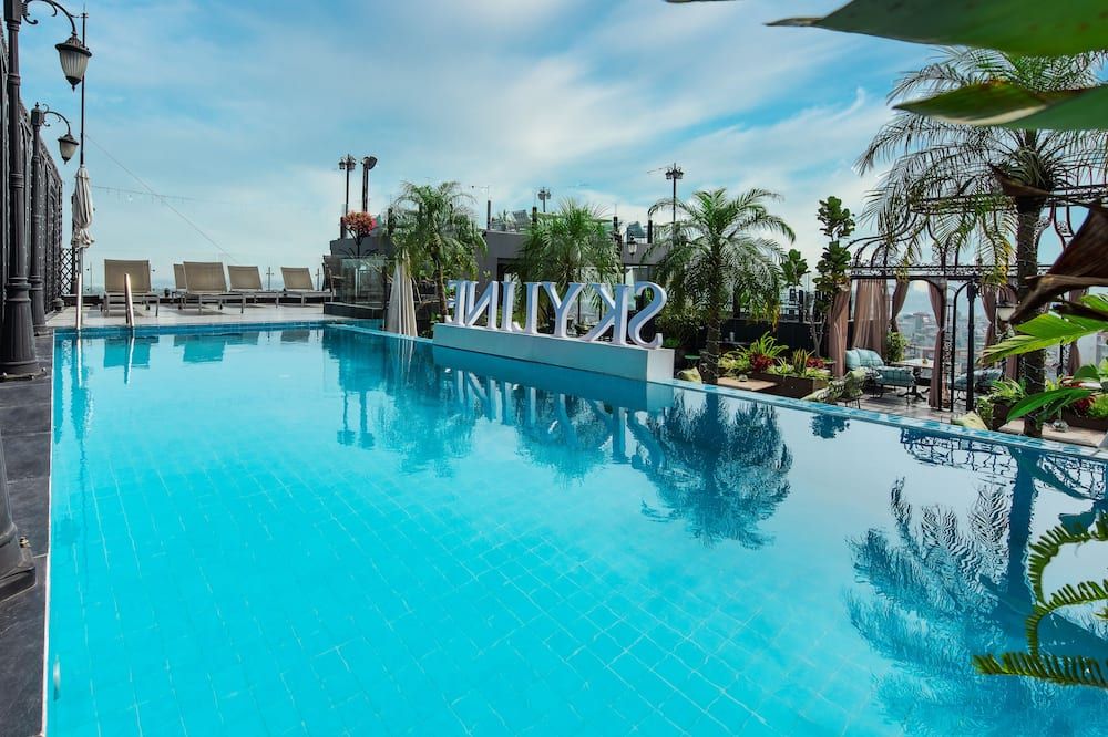 حوض السباحة