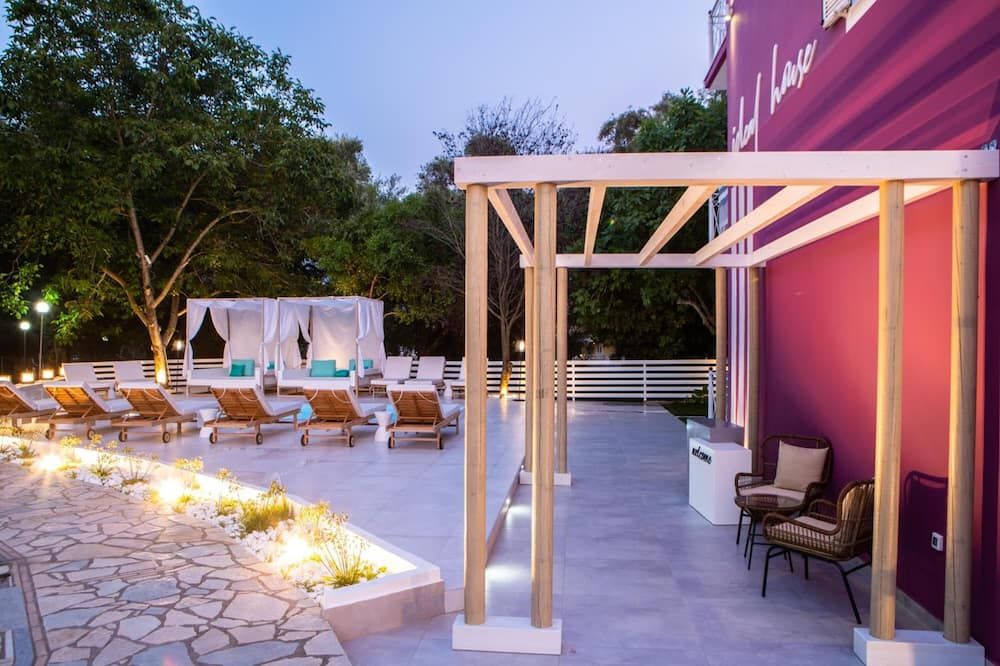 شرفة مرصوفة