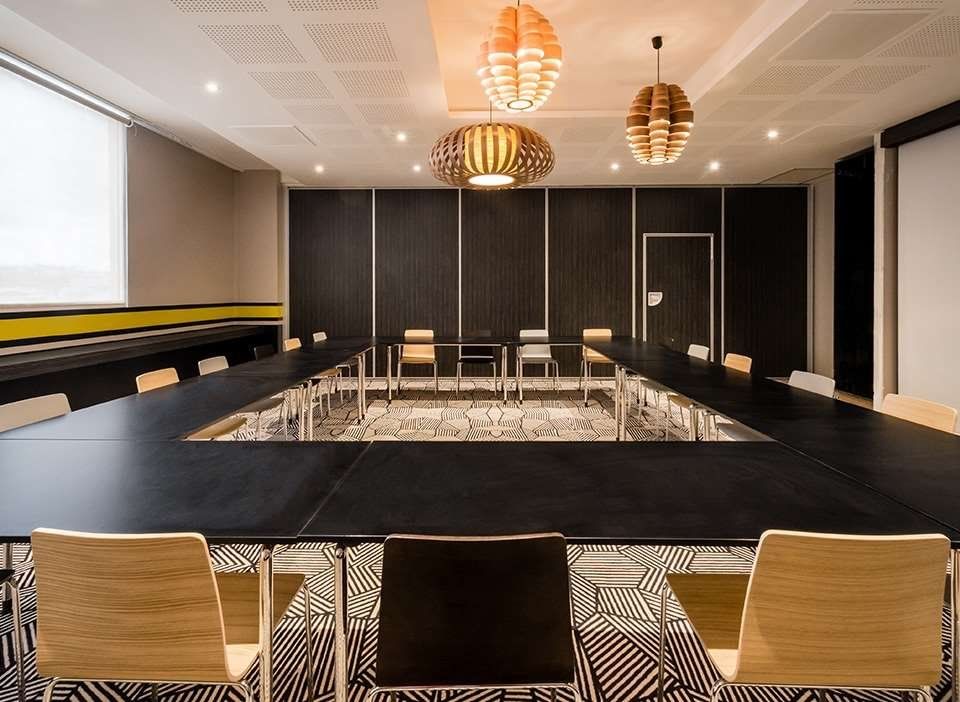 غرفة الاجتماعات