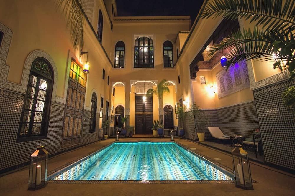 حوض السباحة صورة