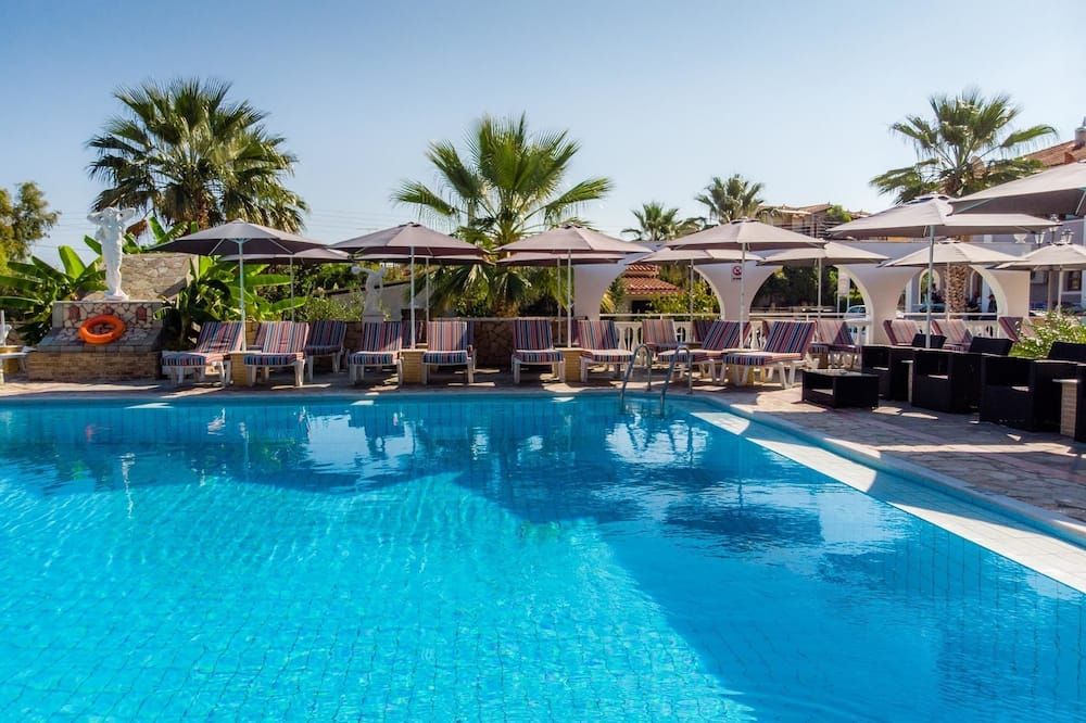 حوض السباحة صورة