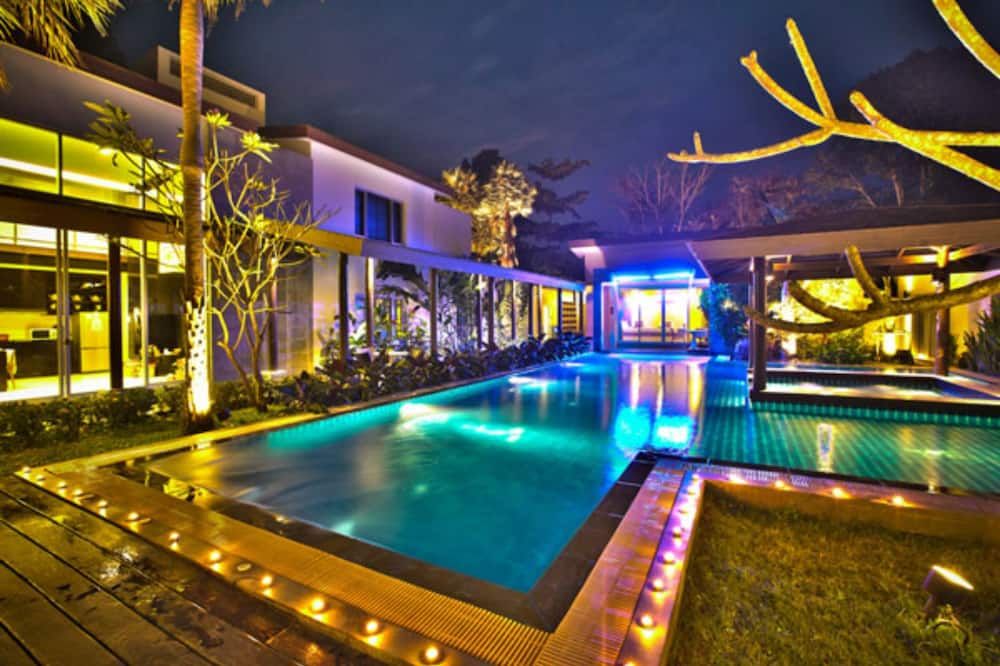 حوض السباحة صورة