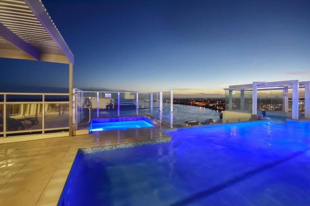 حوض السباحة صورة