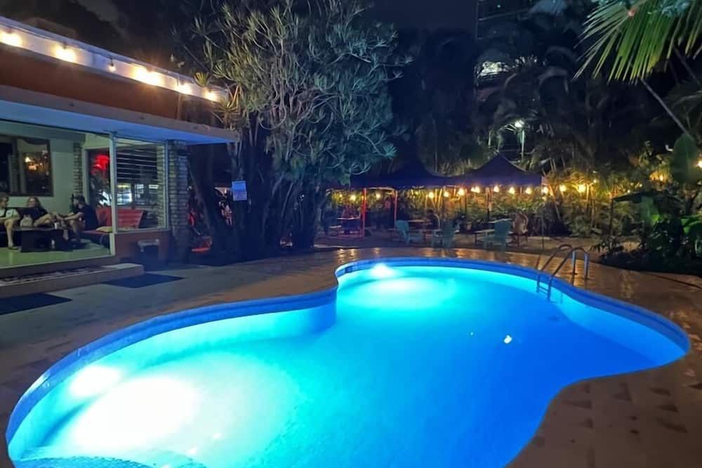 حوض السباحة صورة