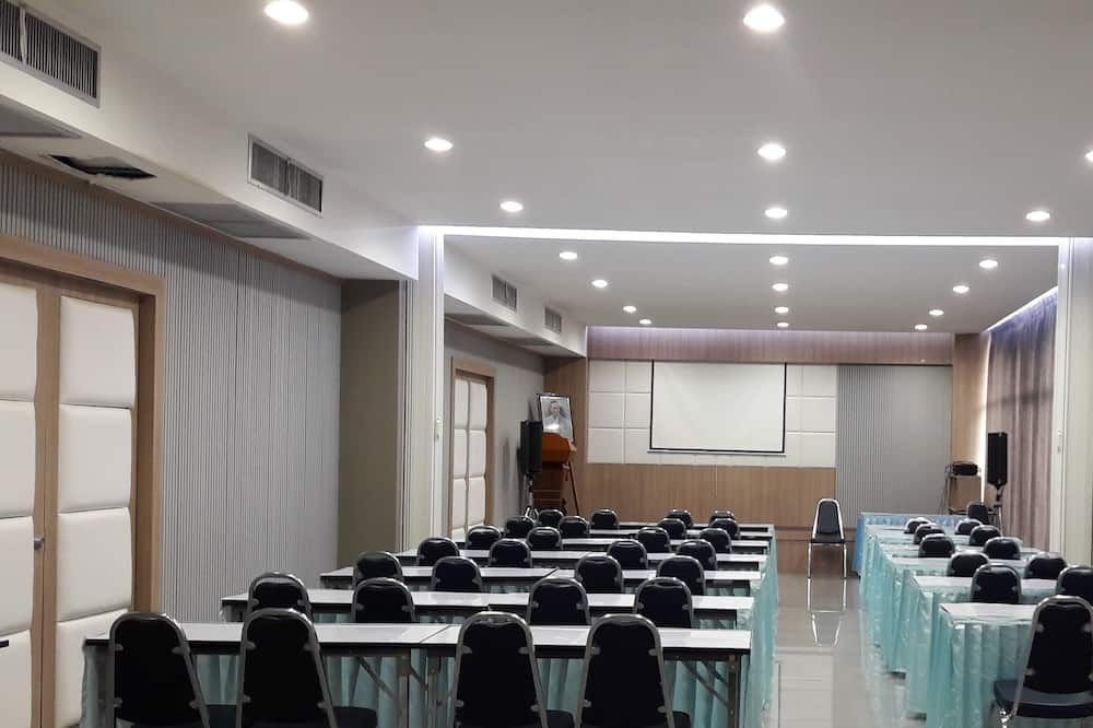 غرفة الاجتماعات