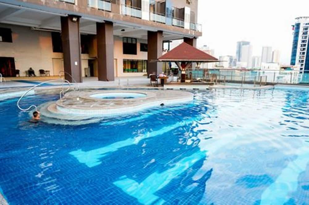 حوض السباحة صورة