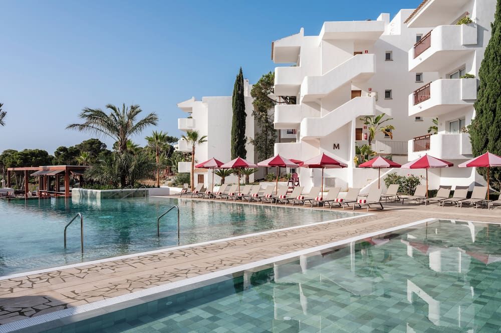 حوض السباحة