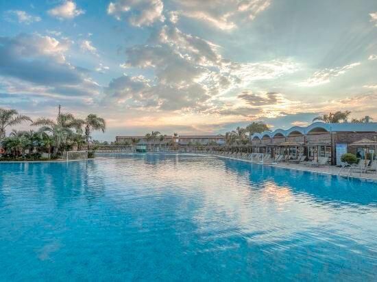 حوض السباحة صورة