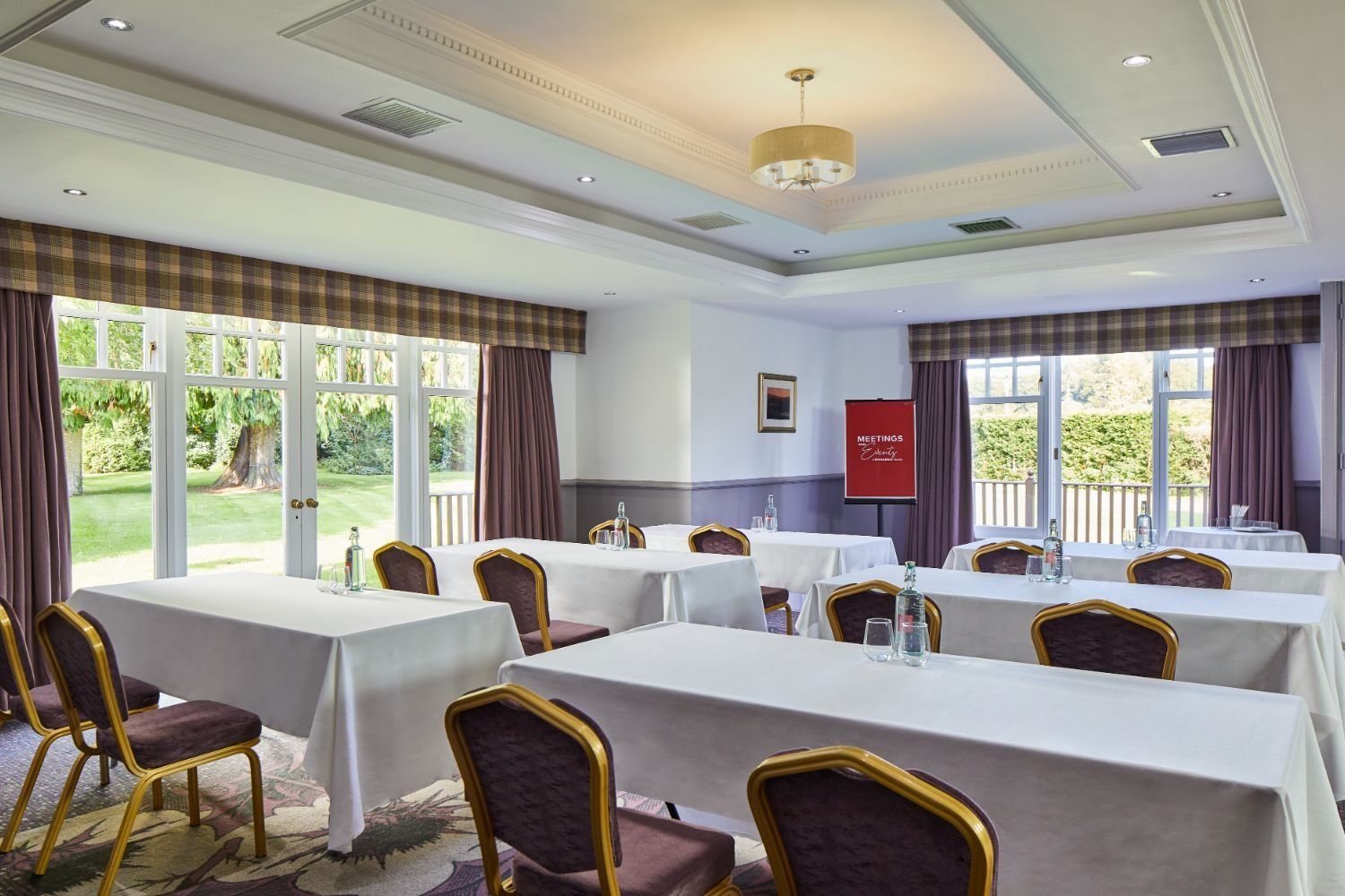 غرفة الاجتماعات