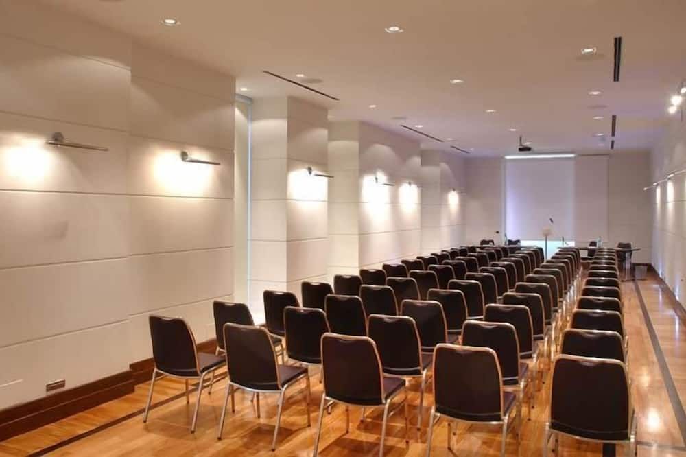 غرفة الاجتماعات