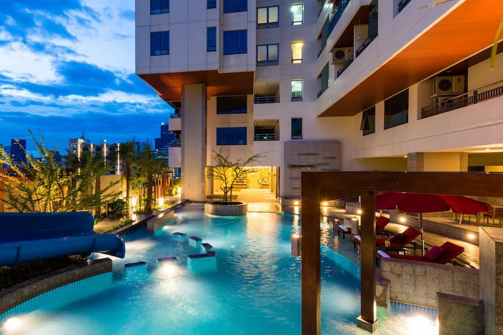 حوض السباحة صورة