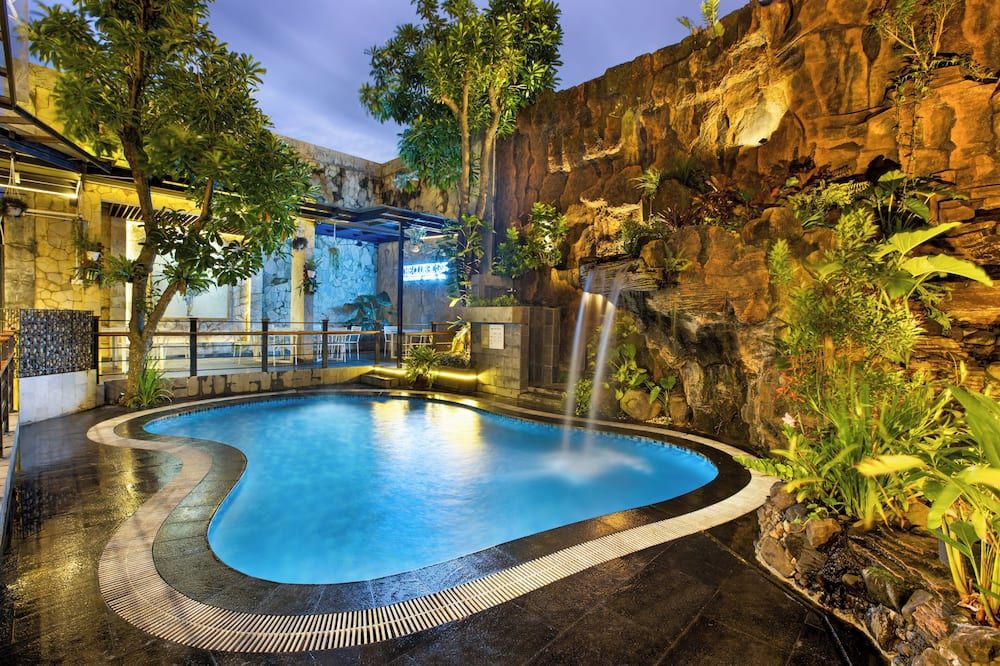 حوض السباحة صورة