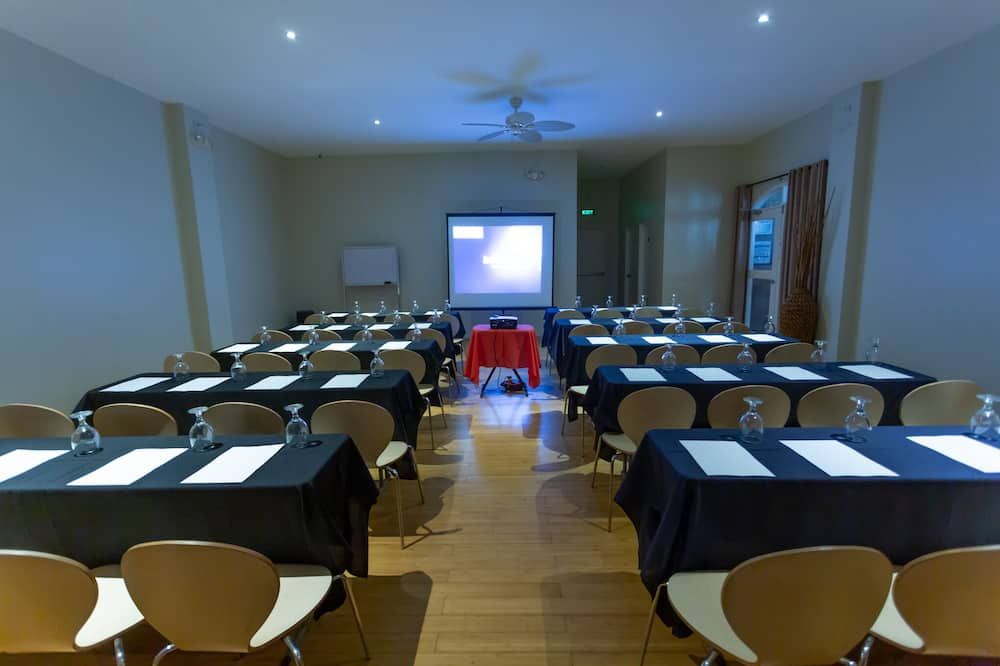 غرفة الاجتماعات