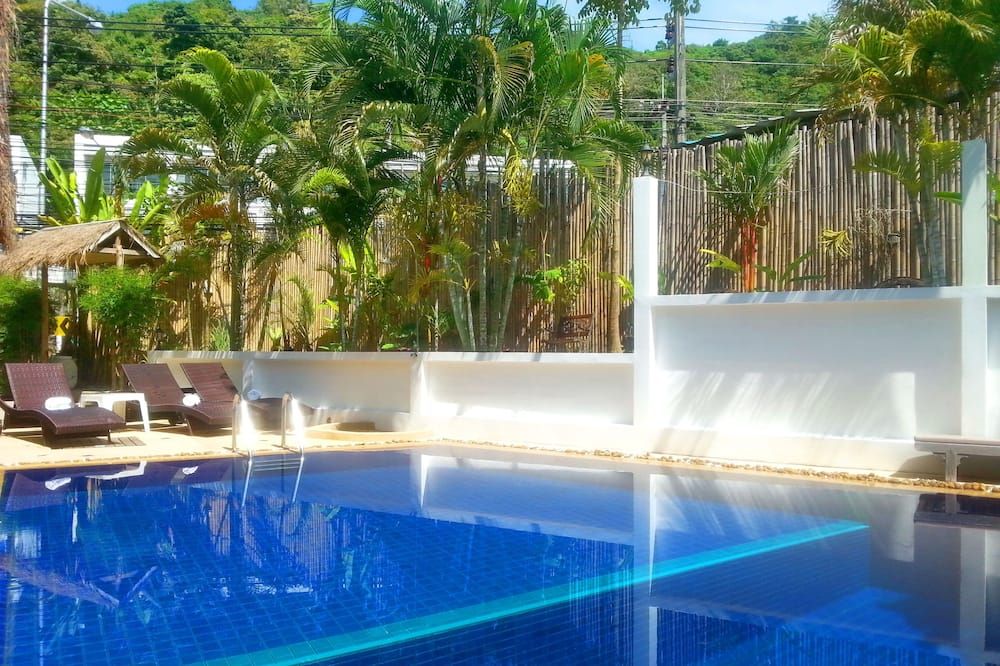 حوض السباحة صورة