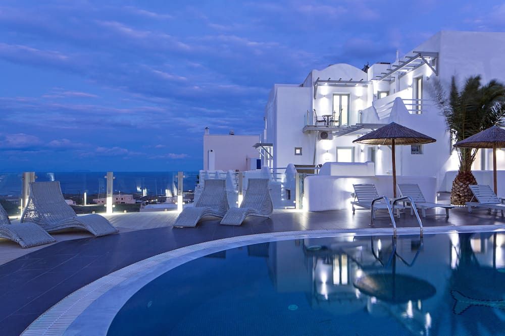 حوض السباحة