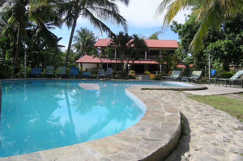 حوض السباحة