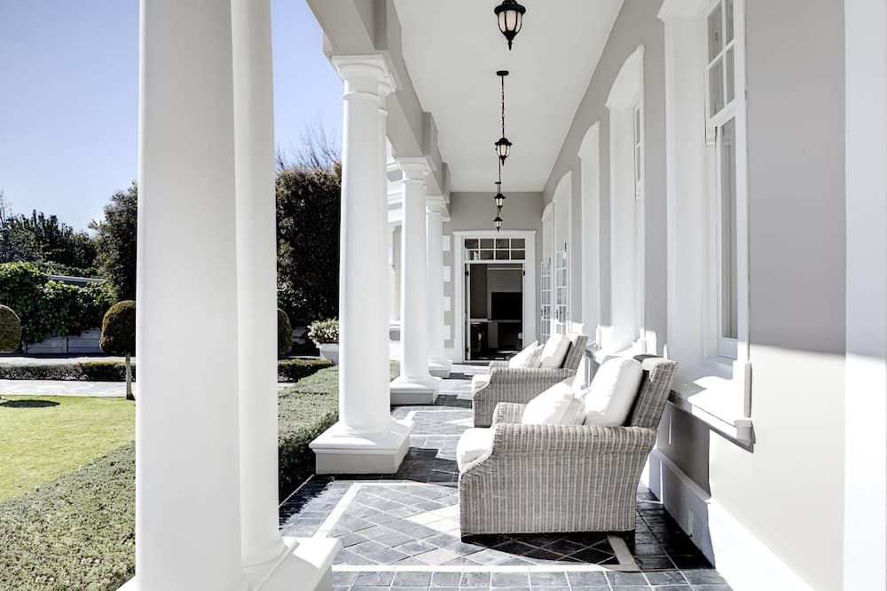 شرفة مرصوفة صورة