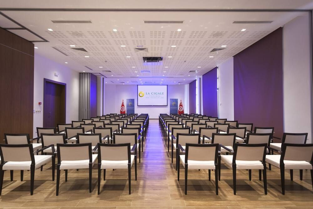 غرفة الاجتماعات