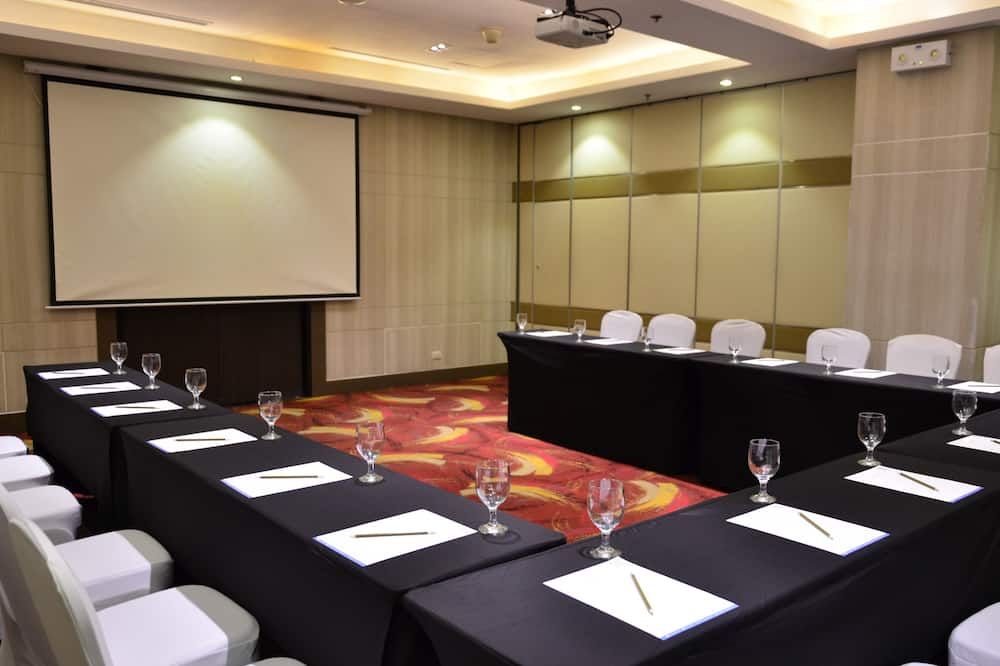 غرفة الاجتماعات