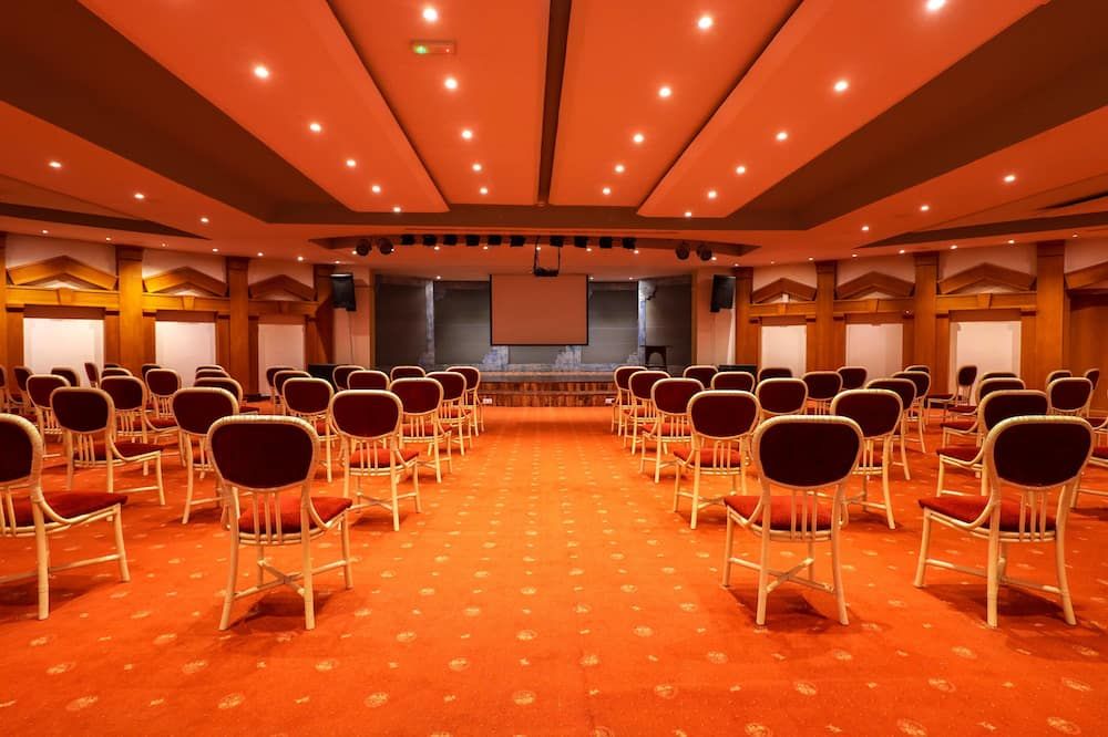 غرفة الاجتماعات