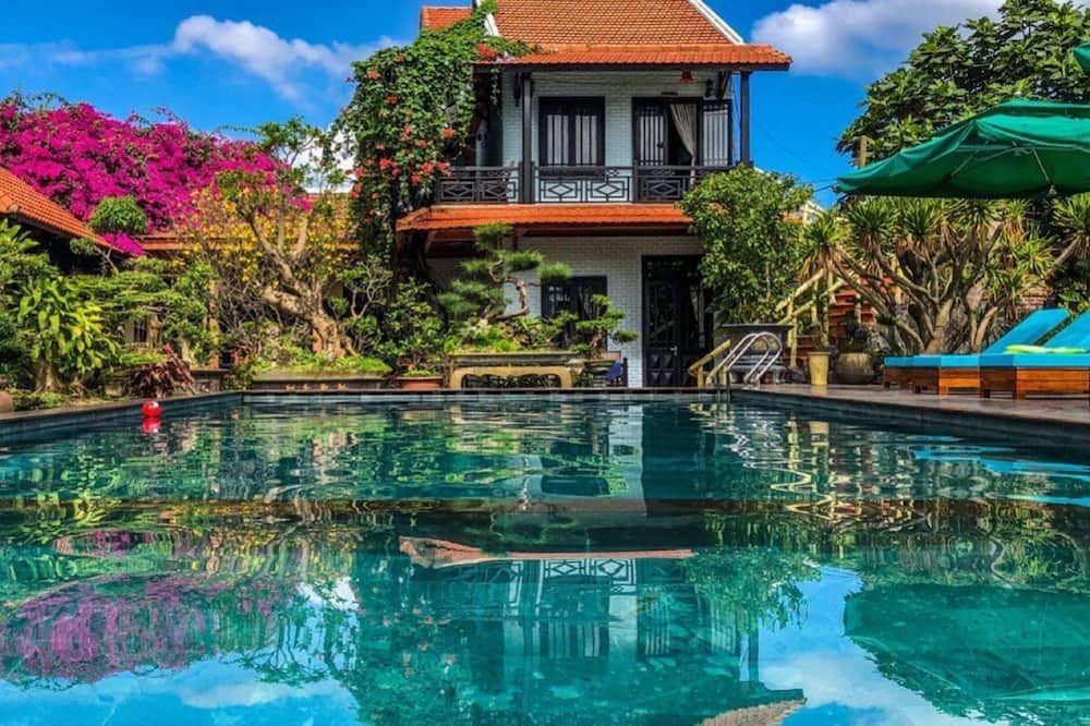 حوض السباحة صورة