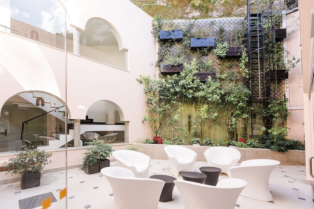 شرفة مرصوفة