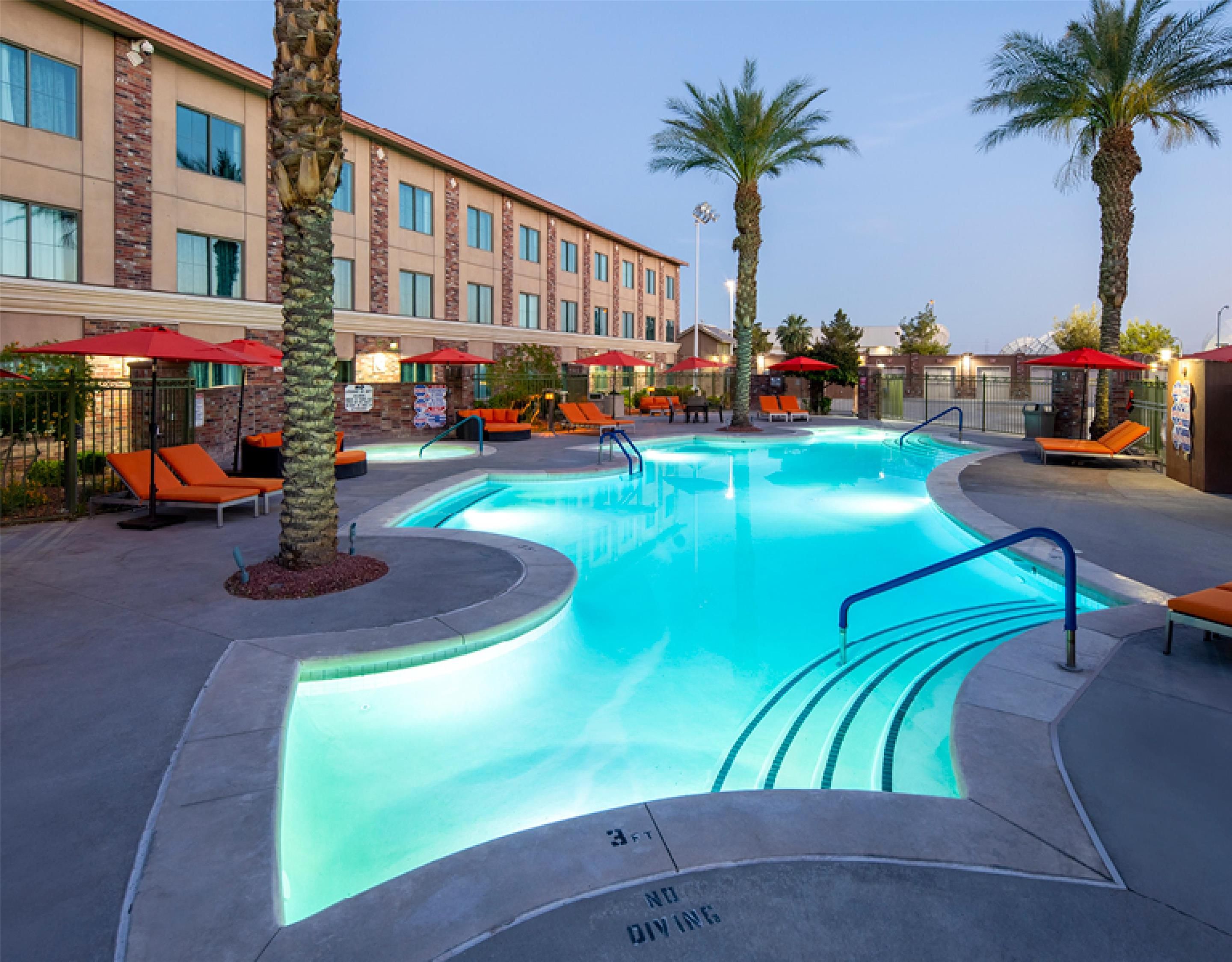 حوض السباحة صورة