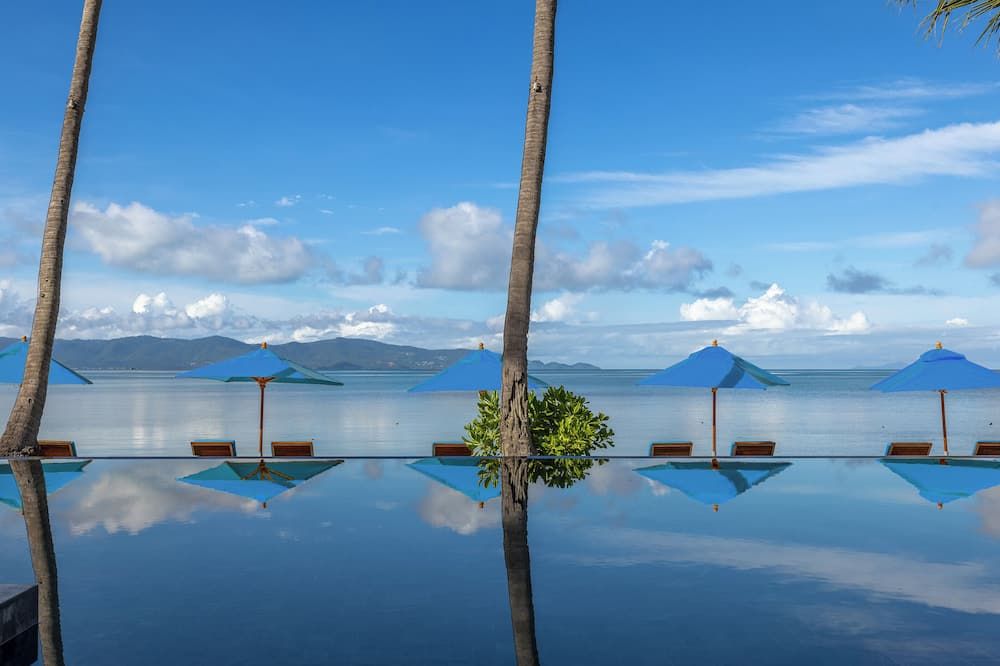 حوض السباحة