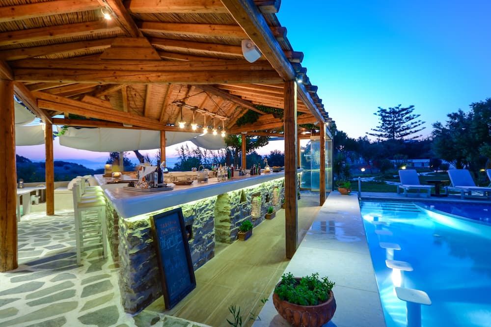 حوض السباحة