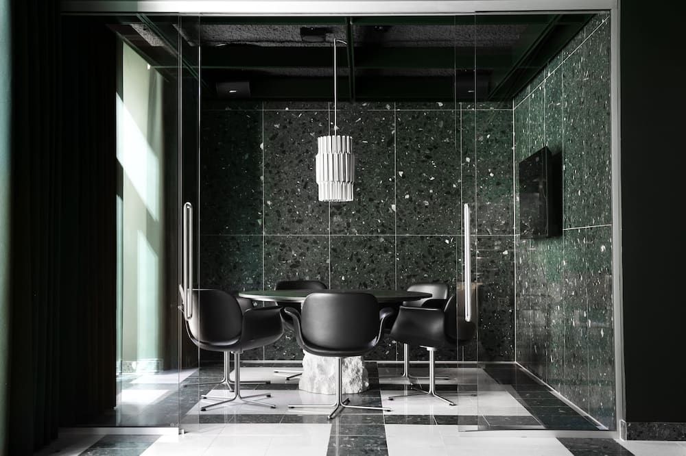 غرفة الاجتماعات