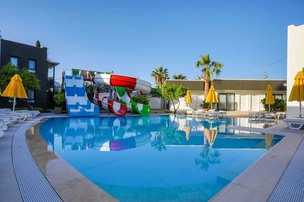 حوض السباحة صورة